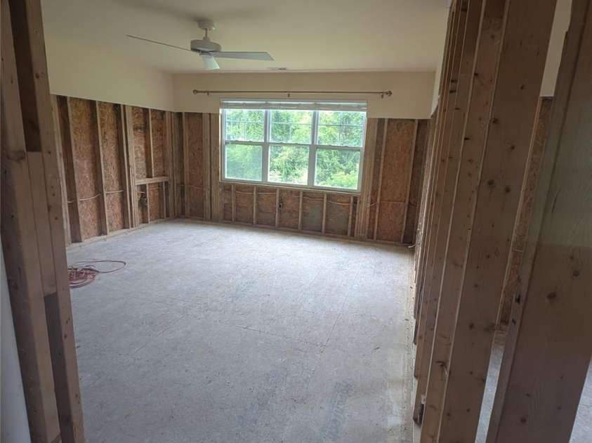 158 Clear Creekside Drive, Hendersonville, NC 28792.  MLS# CAR4265062, YatesRealty ID 20420. 