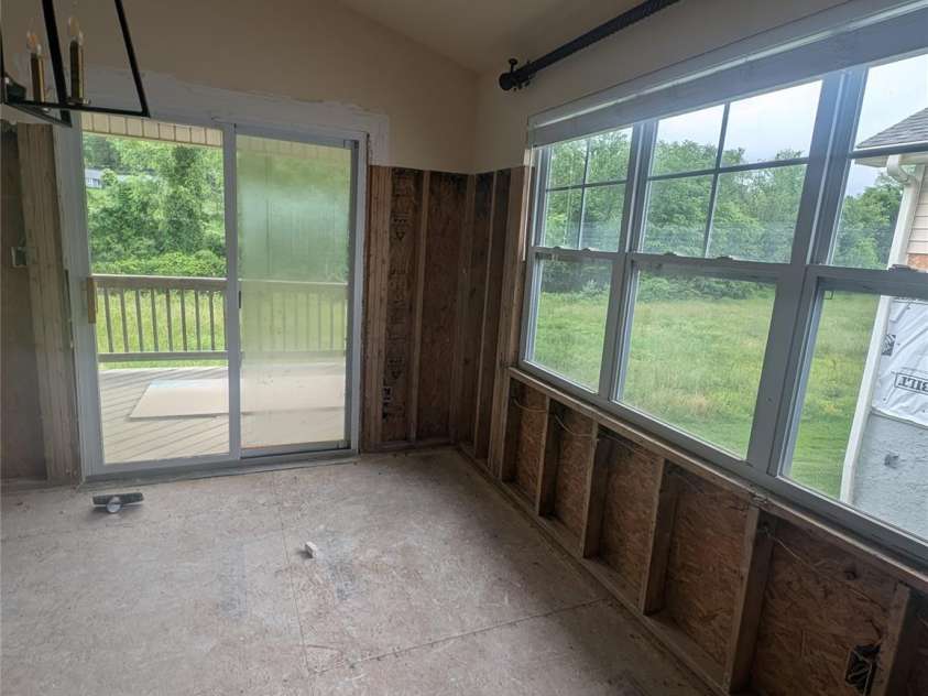 158 Clear Creekside Drive, Hendersonville, NC 28792.  MLS# CAR4265062, YatesRealty ID 20420. 