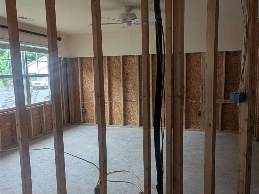 158 Clear Creekside Drive, Hendersonville, NC 28792.  MLS# CAR4265062, YatesRealty ID 20420. 