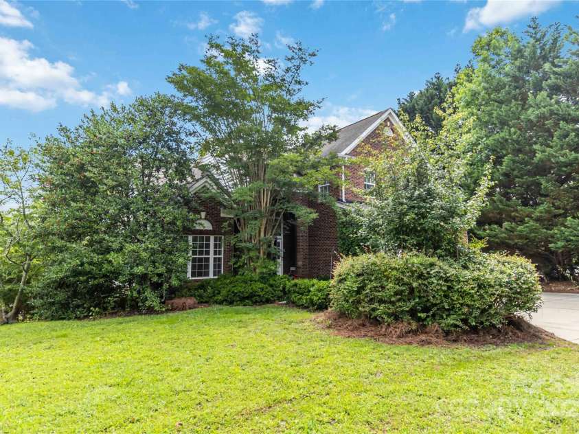 7704 Ninth Fairway Lane, Mint Hill, NC 28227.  MLS# CAR4267210, YatesRealty ID 20421. 