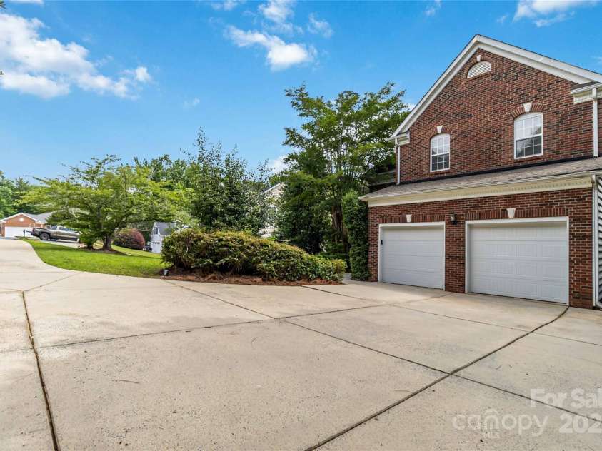 7704 Ninth Fairway Lane, Mint Hill, NC 28227.  MLS# CAR4267210, YatesRealty ID 20421. 