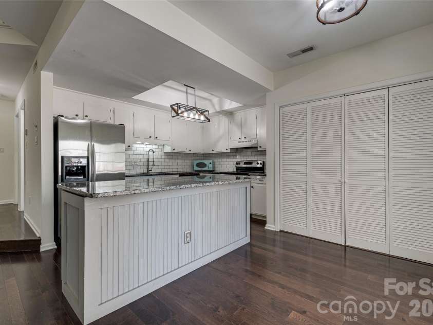 9235 Vicksburg Park Court, Charlotte, NC 28210.  MLS# CAR4378830, YatesRealty ID 20421. 