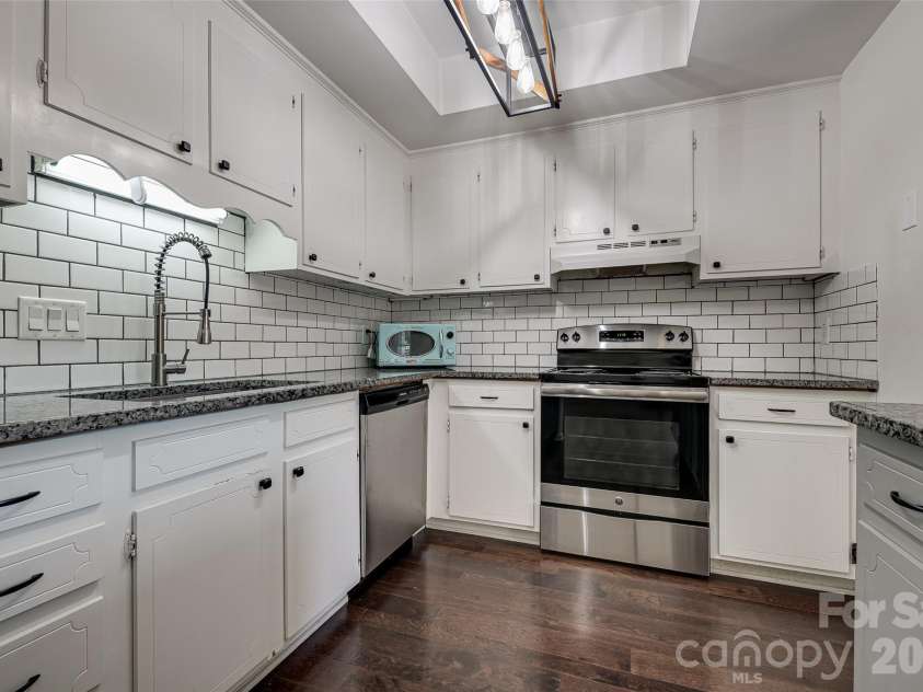 9235 Vicksburg Park Court, Charlotte, NC 28210.  MLS# CAR4378830, YatesRealty ID 20421. 