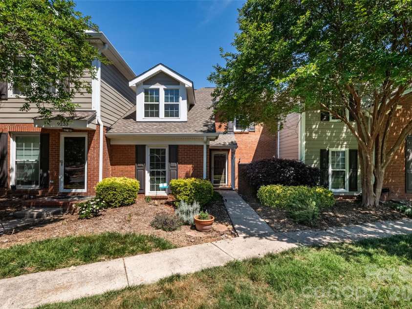 9235 Vicksburg Park Court, Charlotte, NC 28210.  MLS# CAR4378830, YatesRealty ID 20421. 