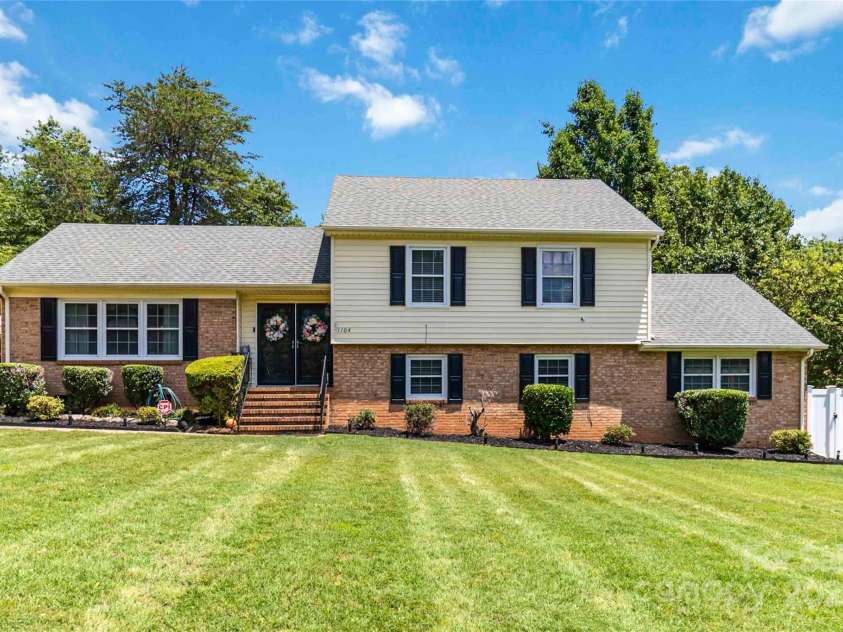 1104 Colony Court, Gastonia, NC 28056.  MLS# CAR4261159, YatesRealty ID 20422. 