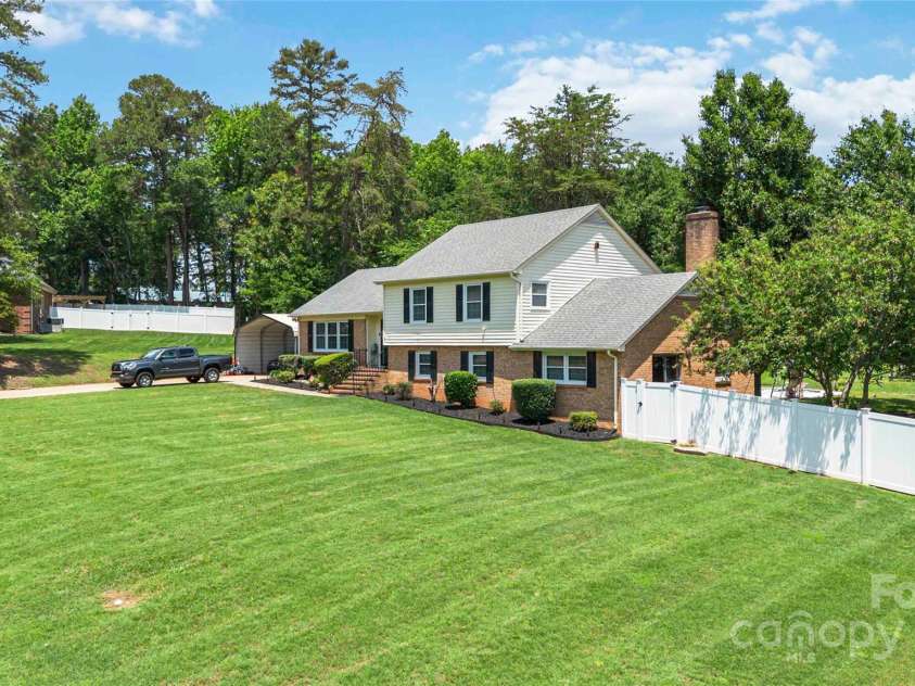 1104 Colony Court, Gastonia, NC 28056.  MLS# CAR4261159, YatesRealty ID 20422. 