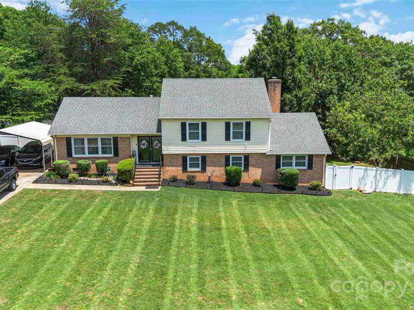 1104 Colony Court, Gastonia, NC 28056.  MLS# CAR4261159, YatesRealty ID 20422. 