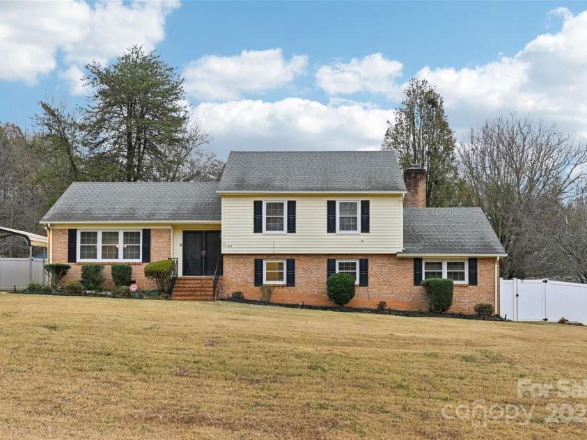 1104 Colony Court, Gastonia, NC 28056.  MLS# CAR4327362, YatesRealty ID 20422. 