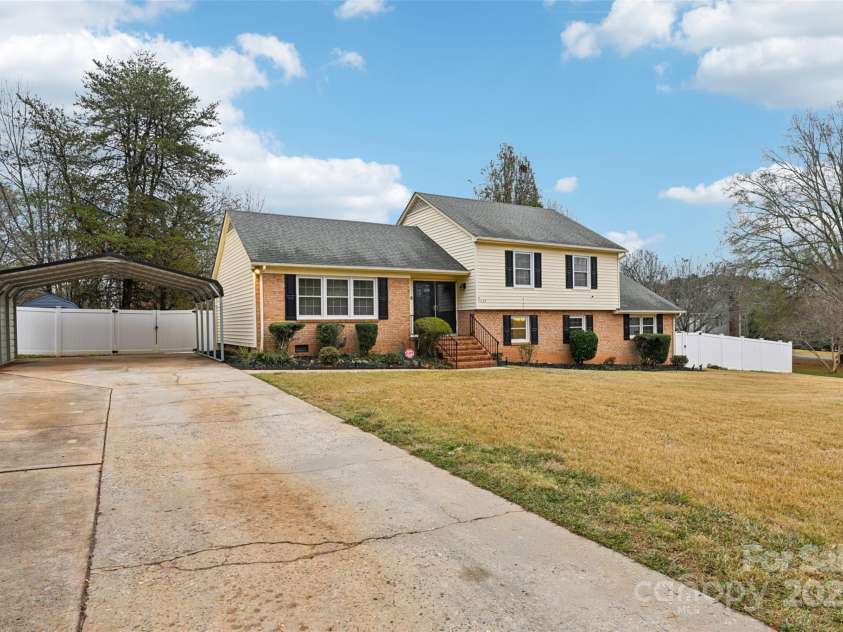 1104 Colony Court, Gastonia, NC 28056.  MLS# CAR4327362, YatesRealty ID 20422. 