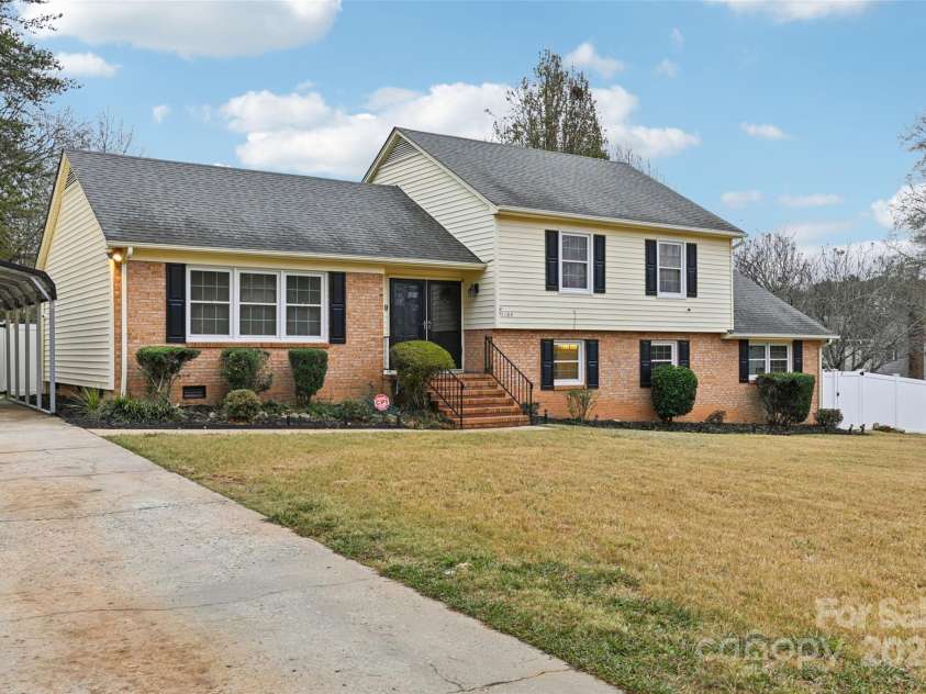1104 Colony Court, Gastonia, NC 28056.  MLS# CAR4327362, YatesRealty ID 20422. 