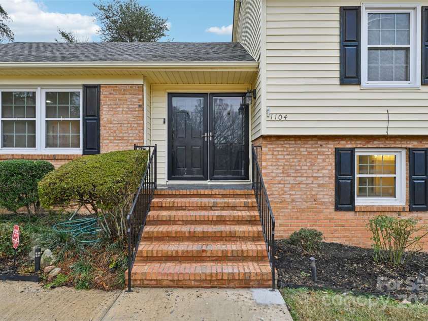 1104 Colony Court, Gastonia, NC 28056.  MLS# CAR4327362, YatesRealty ID 20422. 