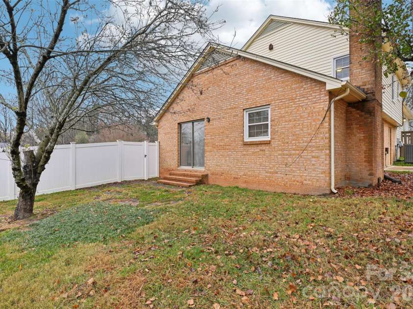 1104 Colony Court, Gastonia, NC 28056.  MLS# CAR4327362, YatesRealty ID 20422. 