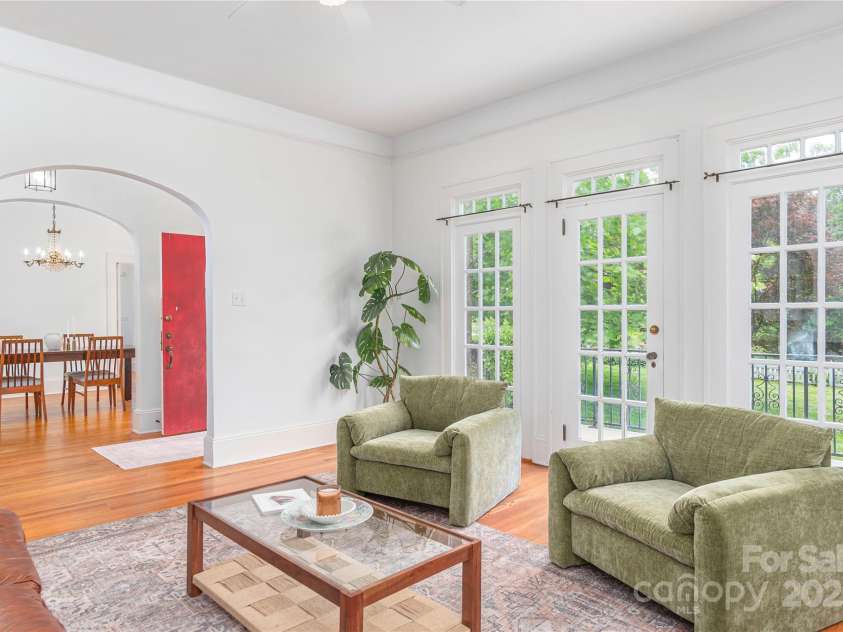 118 Glen Falls Road, Asheville, NC 28804.  MLS# CAR4266681, YatesRealty ID 20423. 