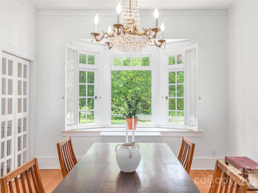 118 Glen Falls Road, Asheville, NC 28804.  MLS# CAR4266681, YatesRealty ID 20423. 