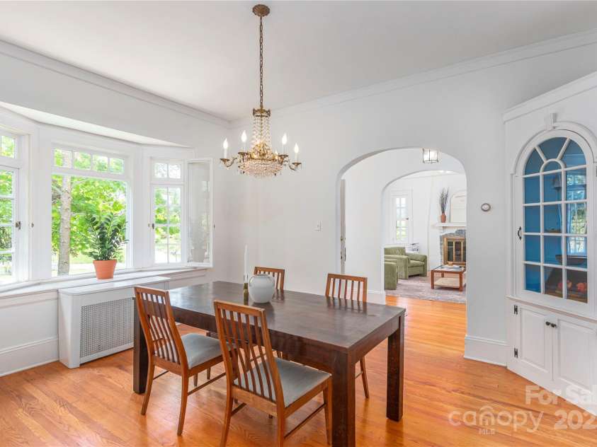 118 Glen Falls Road, Asheville, NC 28804.  MLS# CAR4266681, YatesRealty ID 20423. 