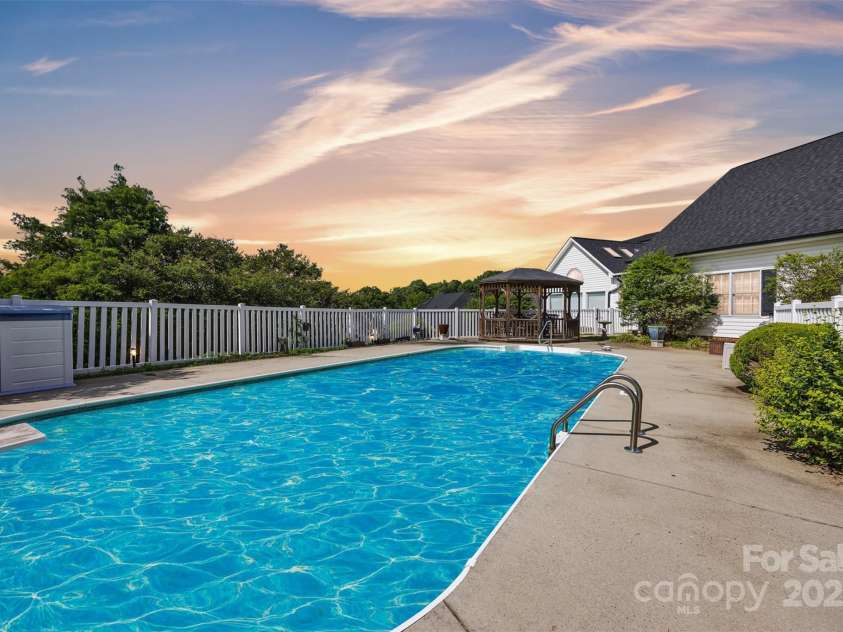 129 Renaissance Place, Statesville, NC 28625.  MLS# CAR4258581, YatesRealty ID 20424. 