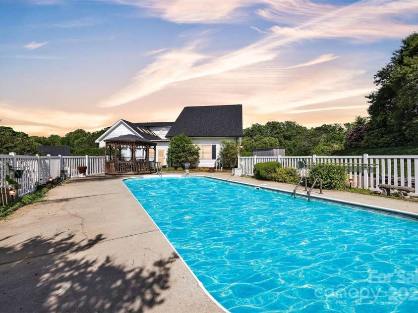 129 Renaissance Place, Statesville, NC 28625.  MLS# CAR4258581, YatesRealty ID 20424. 