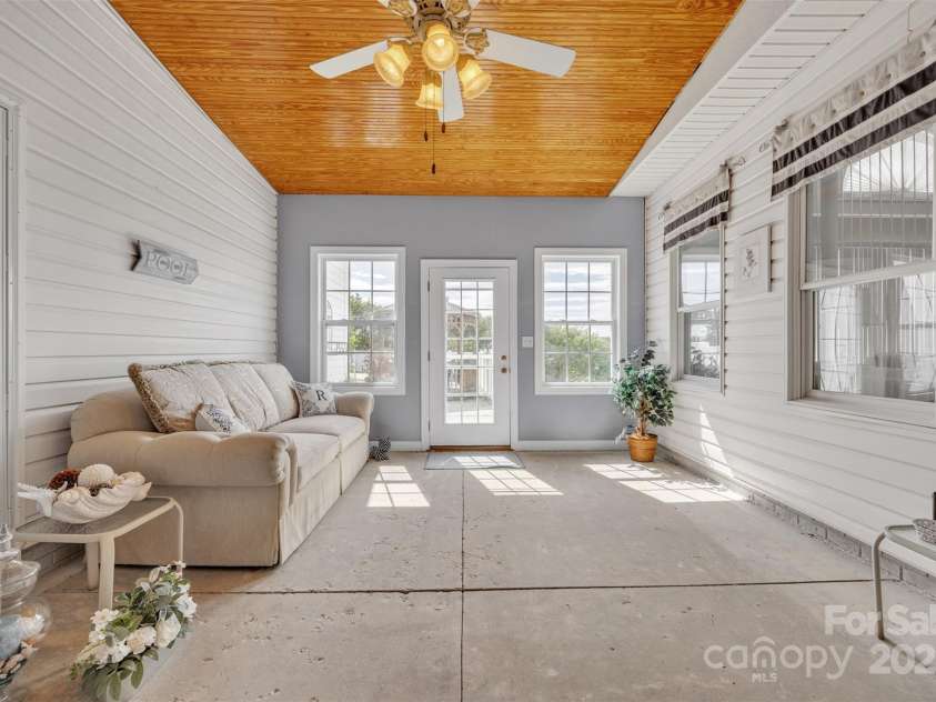 129 Renaissance Place, Statesville, NC 28625.  MLS# CAR4258581, YatesRealty ID 20424. 