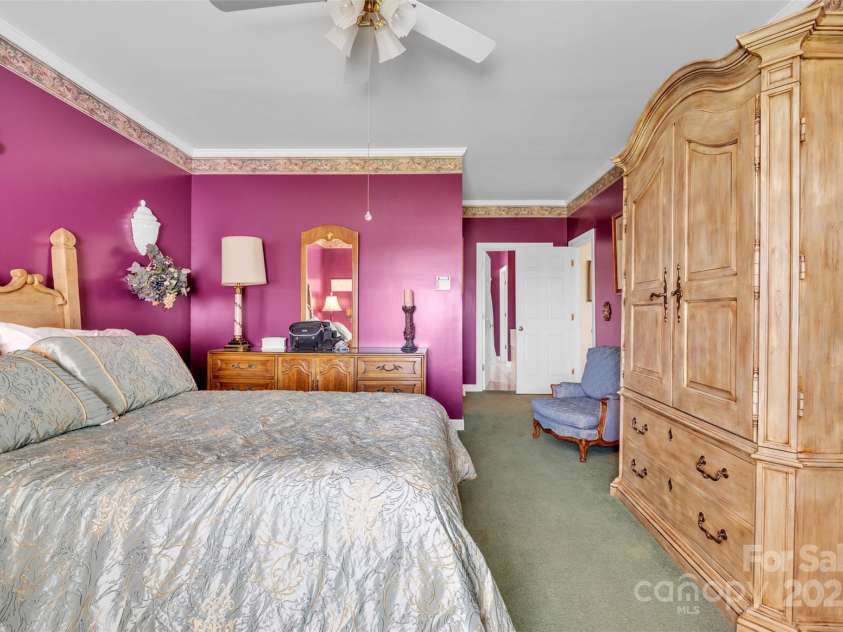 129 Renaissance Place, Statesville, NC 28625.  MLS# CAR4258581, YatesRealty ID 20424. 