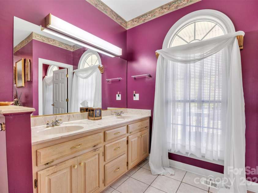 129 Renaissance Place, Statesville, NC 28625.  MLS# CAR4258581, YatesRealty ID 20424. 