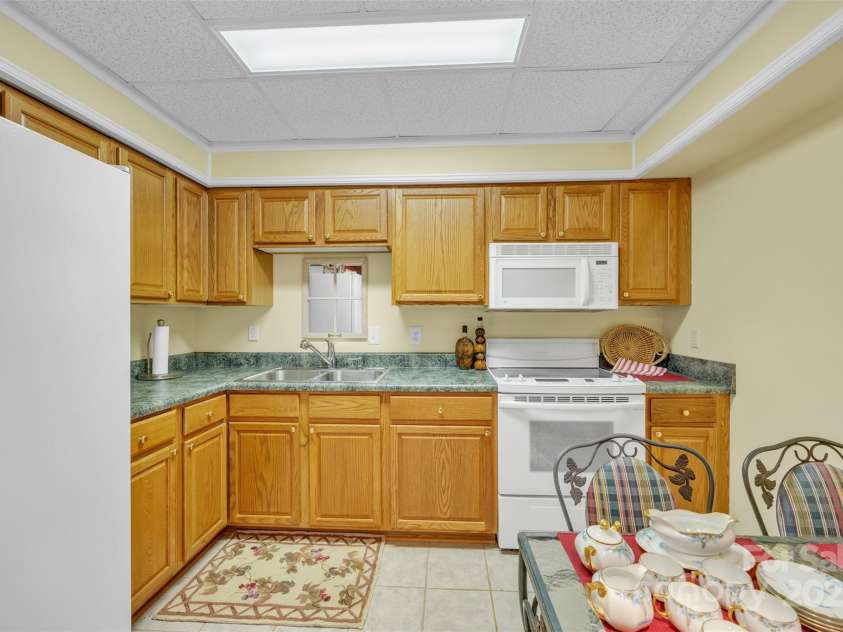 129 Renaissance Place, Statesville, NC 28625.  MLS# CAR4258581, YatesRealty ID 20424. 