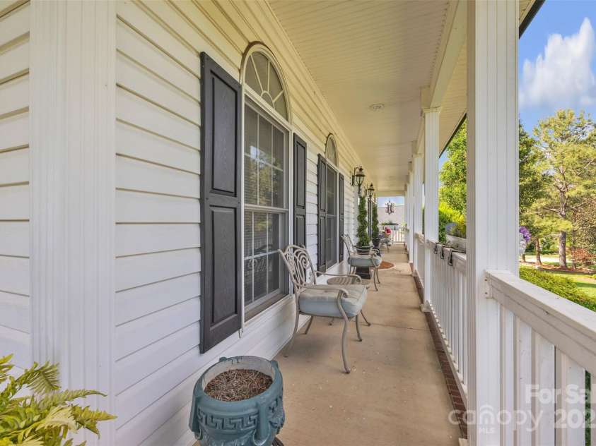 129 Renaissance Place, Statesville, NC 28625.  MLS# CAR4258581, YatesRealty ID 20424. 