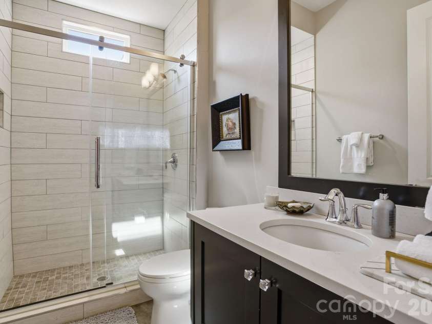 147 Torrence Chapel Road, Mooresville, NC 28117.  MLS# CAR4376776, YatesRealty ID 20424. Main floor full bath in guest wing.
