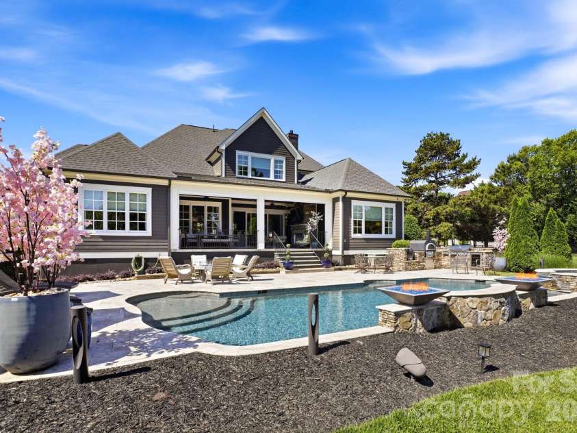 147 Torrence Chapel Road, Mooresville, NC 28117.  MLS# CAR4376776, YatesRealty ID 20424. The backyard is astoundingly relaxing.