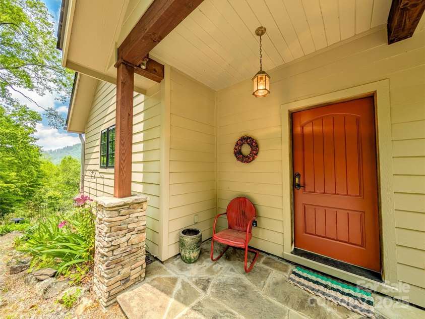 72 Pilgrims Lane, Burnsville, NC 28714.  MLS# CAR4163006, YatesRealty ID 20425. 