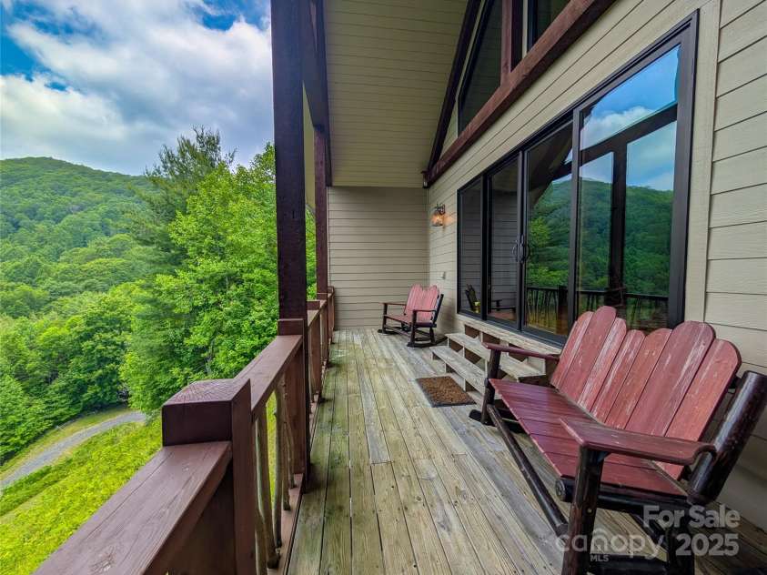 72 Pilgrims Lane, Burnsville, NC 28714.  MLS# CAR4163006, YatesRealty ID 20425. 