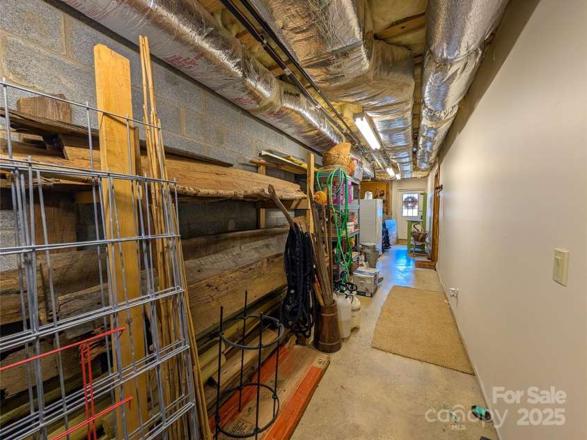 72 Pilgrims Lane, Burnsville, NC 28714.  MLS# CAR4163006, YatesRealty ID 20425. 