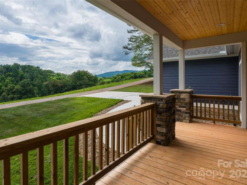 224 Country Drive, Mars Hill, NC 28754.  MLS# CAR4184290, YatesRealty ID 20426. 