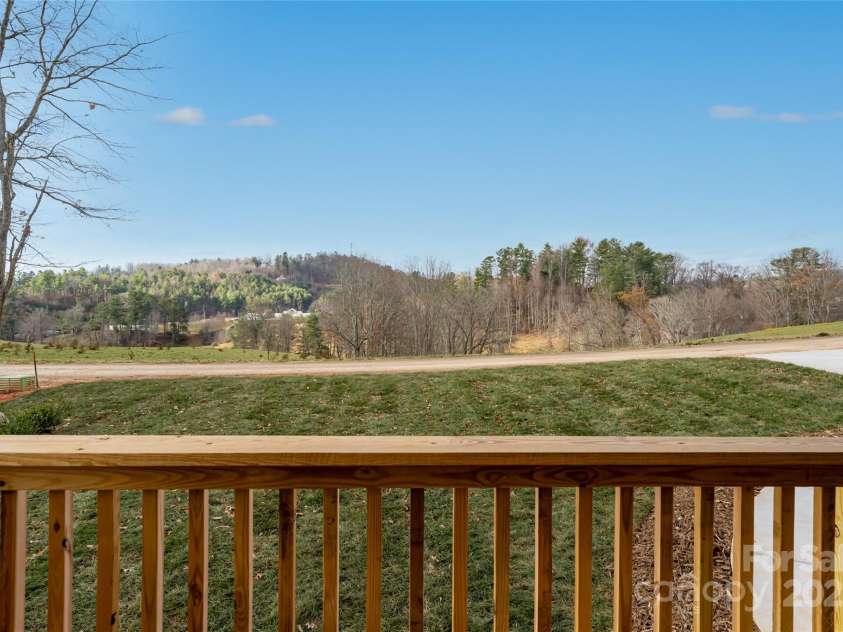 224 Country Drive, Mars Hill, NC 28754.  MLS# CAR4319713, YatesRealty ID 20426. 