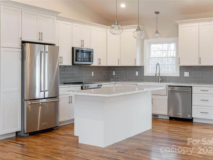 224 Country Drive, Mars Hill, NC 28754.  MLS# CAR4319713, YatesRealty ID 20426. 