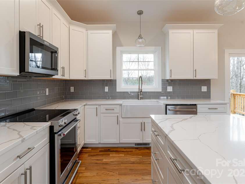 224 Country Drive, Mars Hill, NC 28754.  MLS# CAR4319713, YatesRealty ID 20426. 