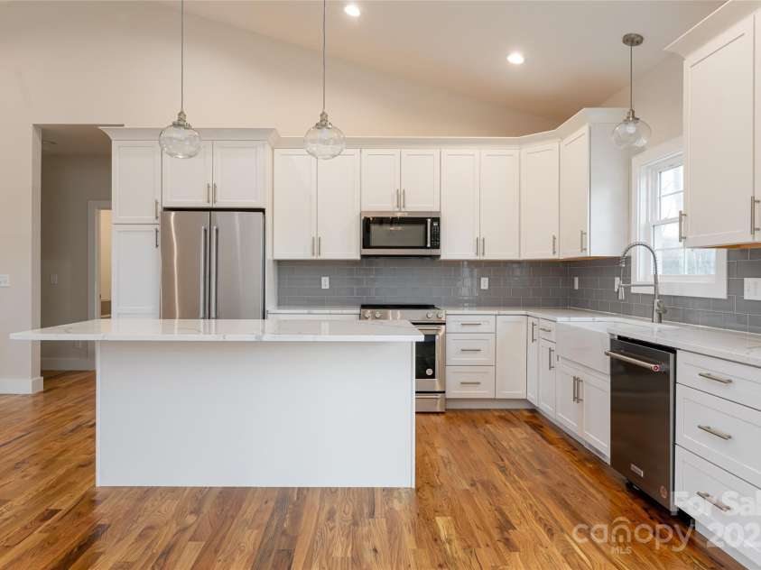 224 Country Drive, Mars Hill, NC 28754.  MLS# CAR4319713, YatesRealty ID 20426. 