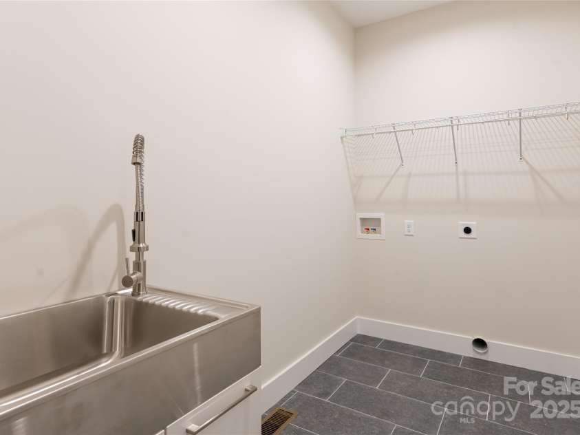 224 Country Drive, Mars Hill, NC 28754.  MLS# CAR4319713, YatesRealty ID 20426. 