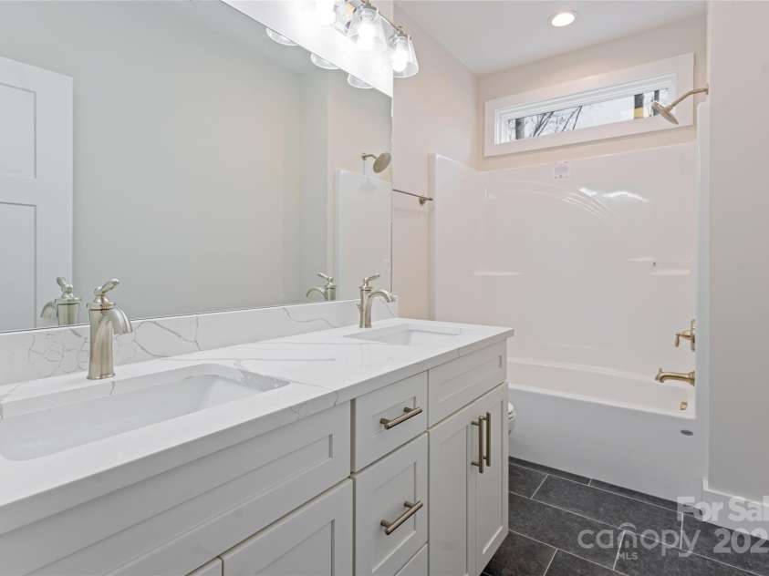 224 Country Drive, Mars Hill, NC 28754.  MLS# CAR4319713, YatesRealty ID 20426. 