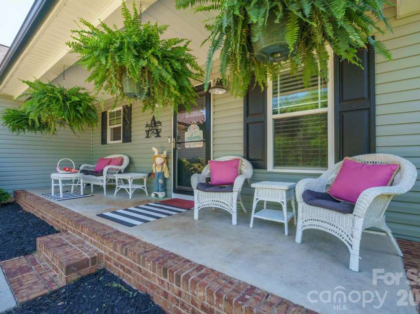 3923 Ritchie Road, Lincolnton, NC 28092.  MLS# CAR4367726, YatesRealty ID 20427. 