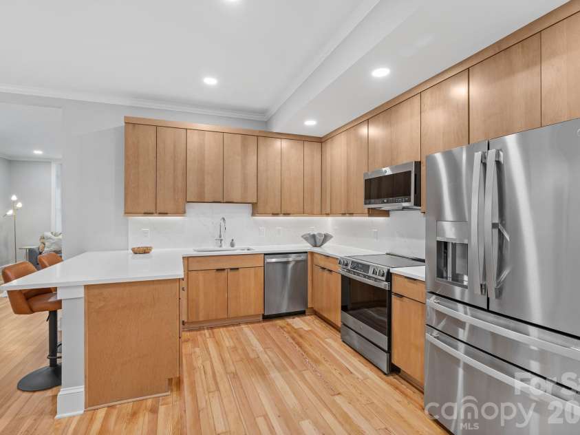 134 Biltmore Avenue, Asheville, NC 28801.  MLS# CAR4375399, YatesRealty ID 20428. 