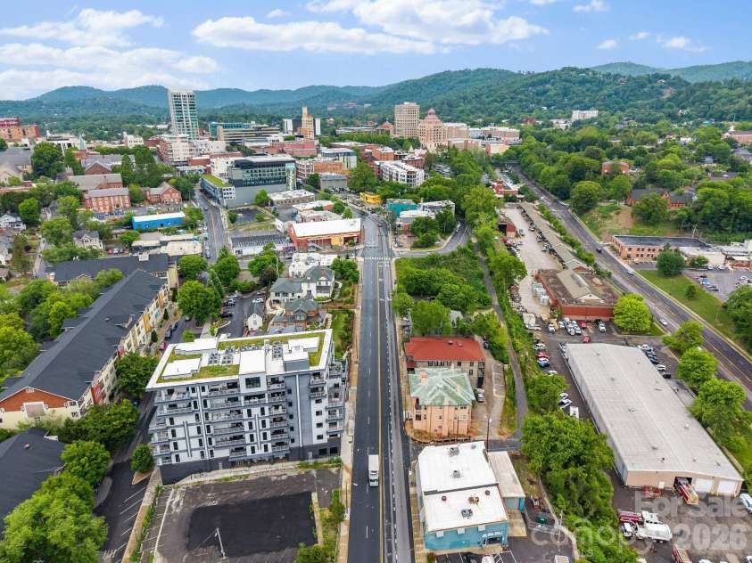 134 Biltmore Avenue, Asheville, NC 28801.  MLS# CAR4375399, YatesRealty ID 20428. 