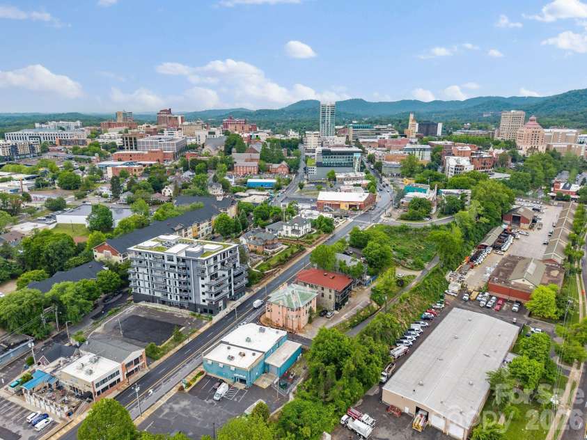 134 Biltmore Avenue, Asheville, NC 28801.  MLS# CAR4375399, YatesRealty ID 20428. 