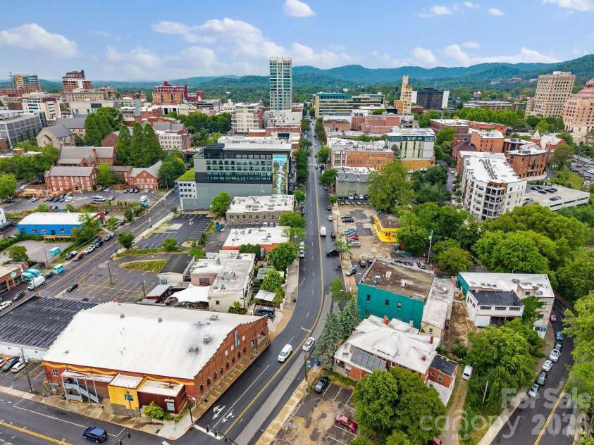 134 Biltmore Avenue, Asheville, NC 28801.  MLS# CAR4375399, YatesRealty ID 20428. 