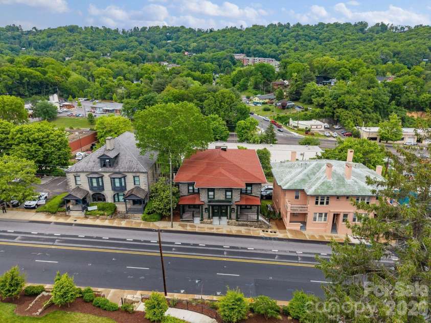 134 Biltmore Avenue, Asheville, NC 28801.  MLS# CAR4375399, YatesRealty ID 20428. 
