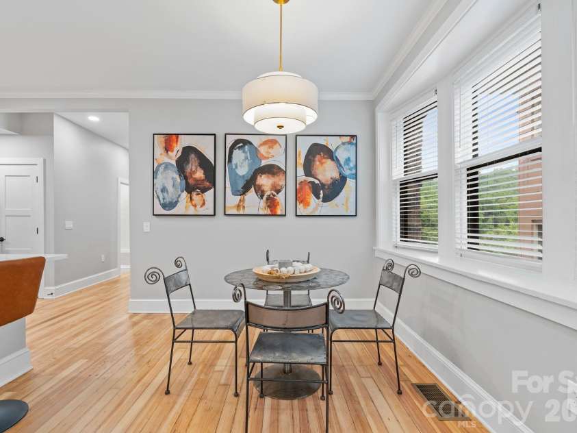 134 Biltmore Avenue, Asheville, NC 28801.  MLS# CAR4375399, YatesRealty ID 20428. Bright dining area