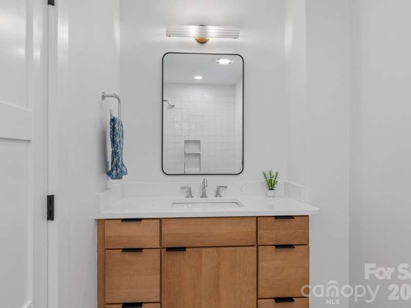 134 Biltmore Avenue, Asheville, NC 28801.  MLS# CAR4375399, YatesRealty ID 20428. Secondary bathroom