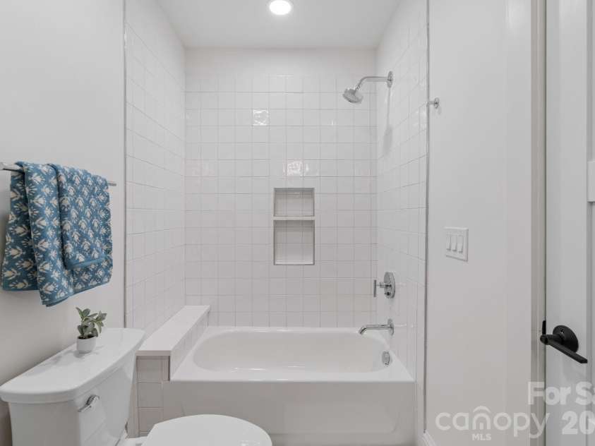134 Biltmore Avenue, Asheville, NC 28801.  MLS# CAR4375399, YatesRealty ID 20428. Secondary bathroom