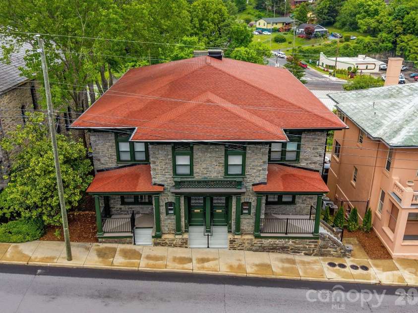 134 Biltmore Avenue, Asheville, NC 28801.  MLS# CAR4375407, YatesRealty ID 20428. 