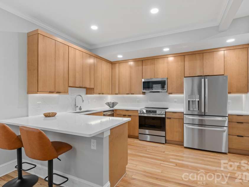 134 Biltmore Avenue, Asheville, NC 28801.  MLS# CAR4375407, YatesRealty ID 20428. 
