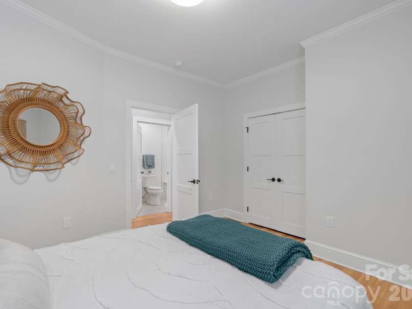 134 Biltmore Avenue, Asheville, NC 28801.  MLS# CAR4375407, YatesRealty ID 20428. 